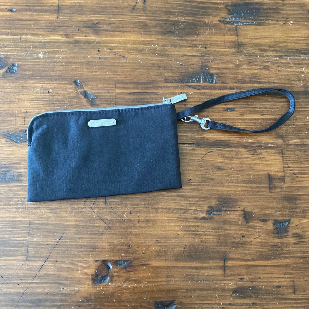 Baggallini Black Nylon RFID Wristlet Pouch Wallet W/ Card Slots Detachable Strap - Picture 1 of 10